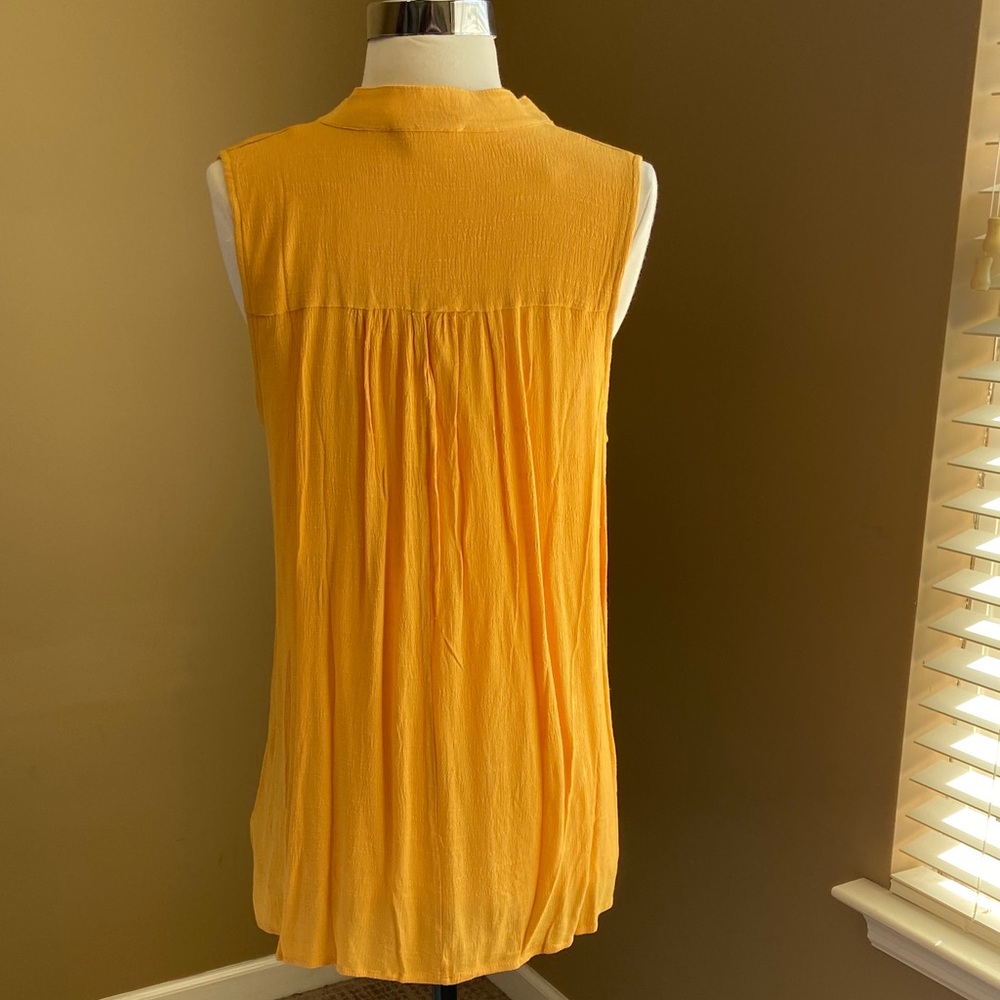 NWT Yellow Sleeveless Pleated Top - Picture 4 of 8